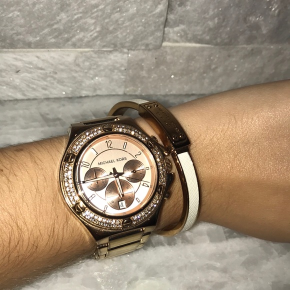 Michael Kors Hinged Gold Bangle in White - Picture 5 of 5